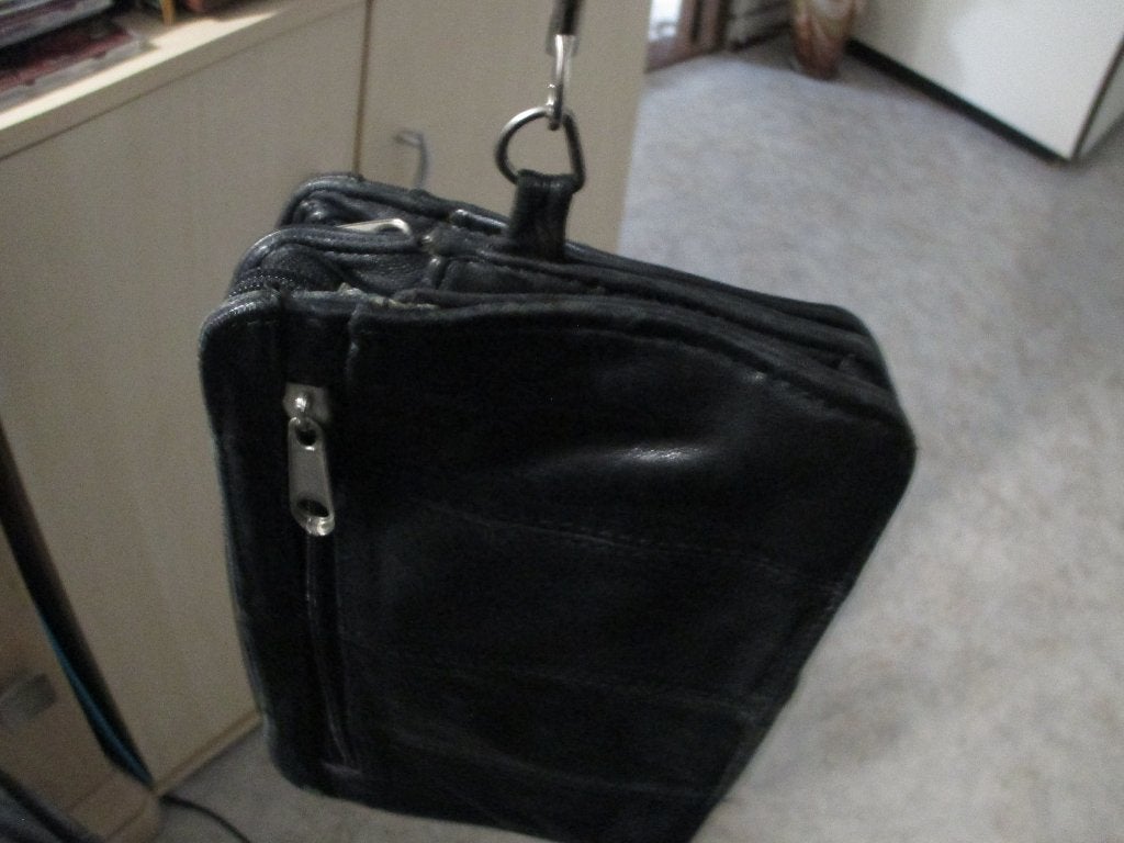 LEREN HEREN POLSTASJE 4 VAKS 19X12 CM VAK VOOR TELEFOON., Gebruikt, Zwart, Minder dan 40 cm, Minder dan 35 cm
