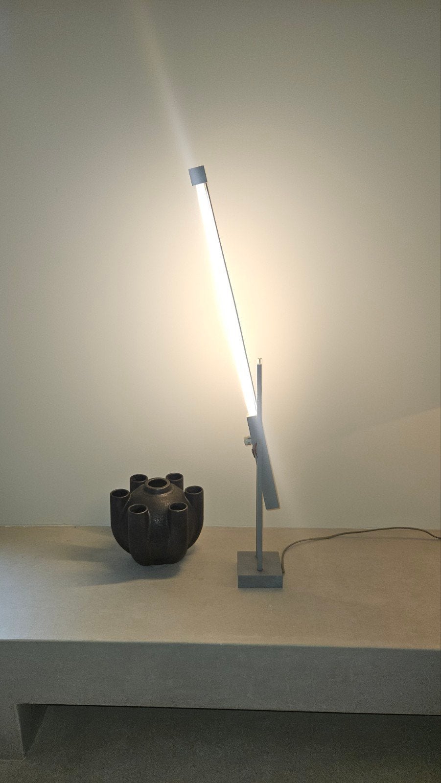 Minimalistische design lamp 60er jaren, Huis en Inrichting, Ophalen, Bureaulamp, Gebruikt, Grijs