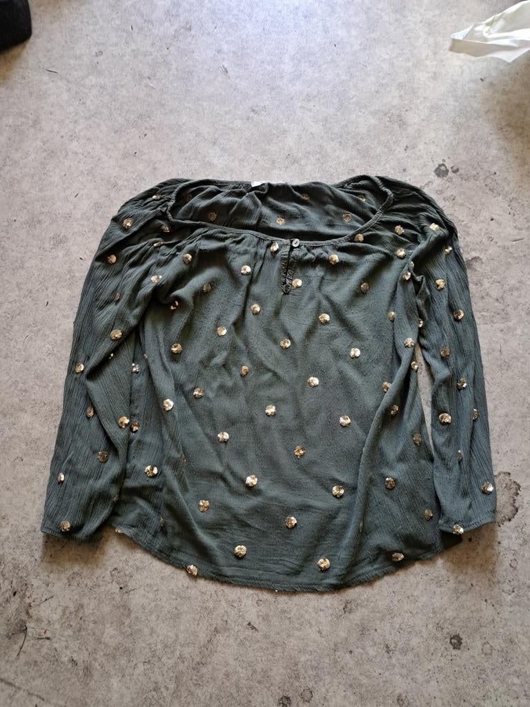Leuk leger groen truitje met goude glitter balletjes maat ML, Ophalen, Zo goed als nieuw, Groen