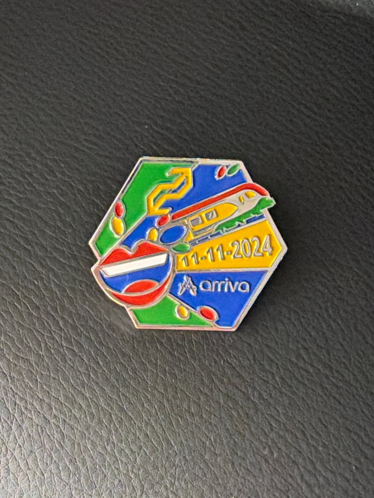 NS & Arriva Carnaval Pin 11-11-2024, Ophalen of Verzenden, Zo goed als nieuw, Trein, Overige typen