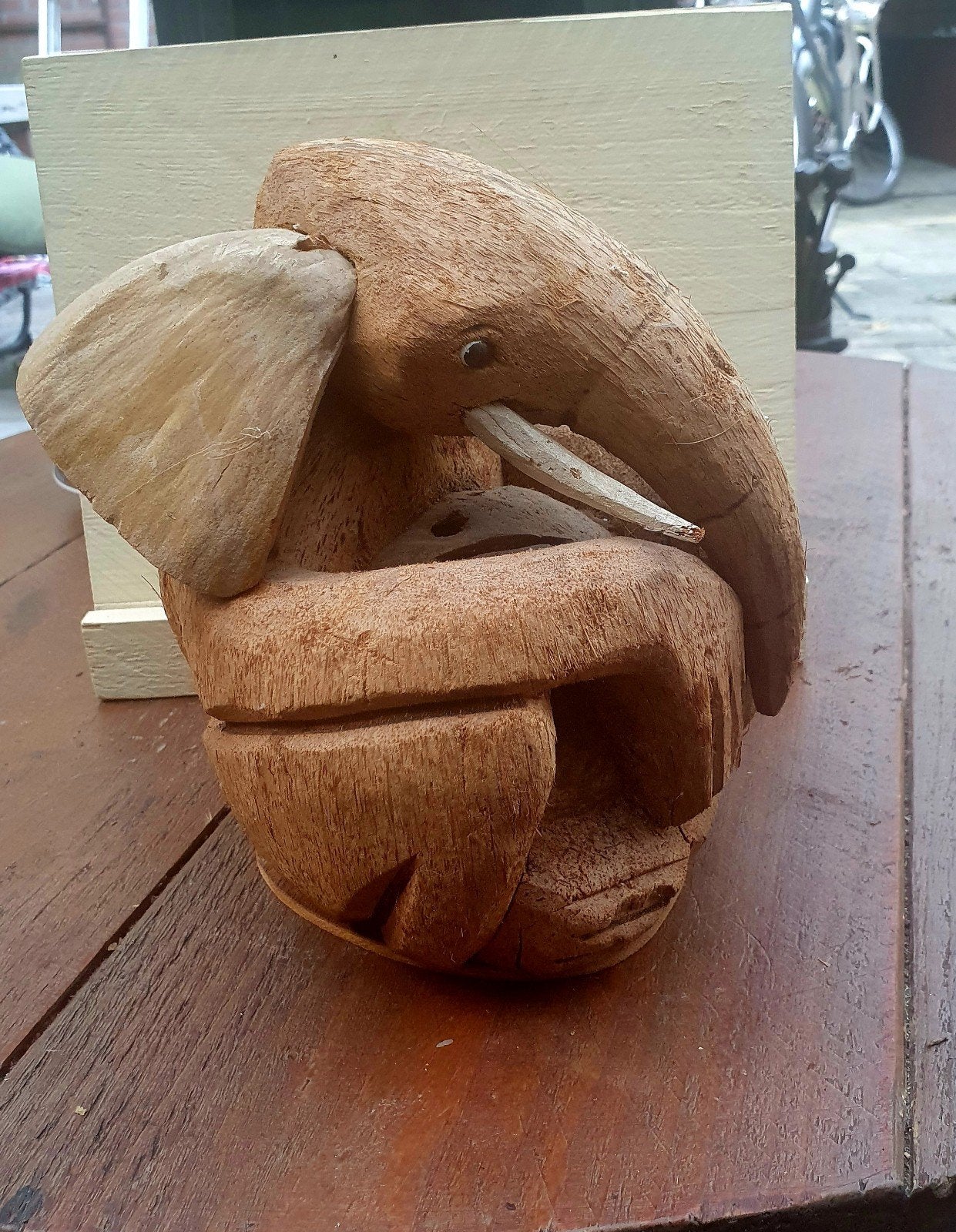 Handgesneden Kokosnoot Olifant - 20cm, Antiek en Kunst, Houtsnijwerk, Natuurlijk materiaal, Ophalen of Verzenden, 20 - 50 cm