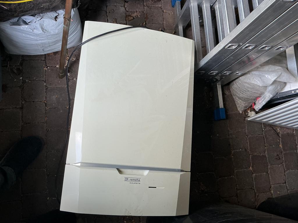 Remeha Calenta 40c, Doe-het-zelf en Verbouw, Geisers en Boilers, Ophalen, Geiser, Zo goed als nieuw, Minder dan 20 liter