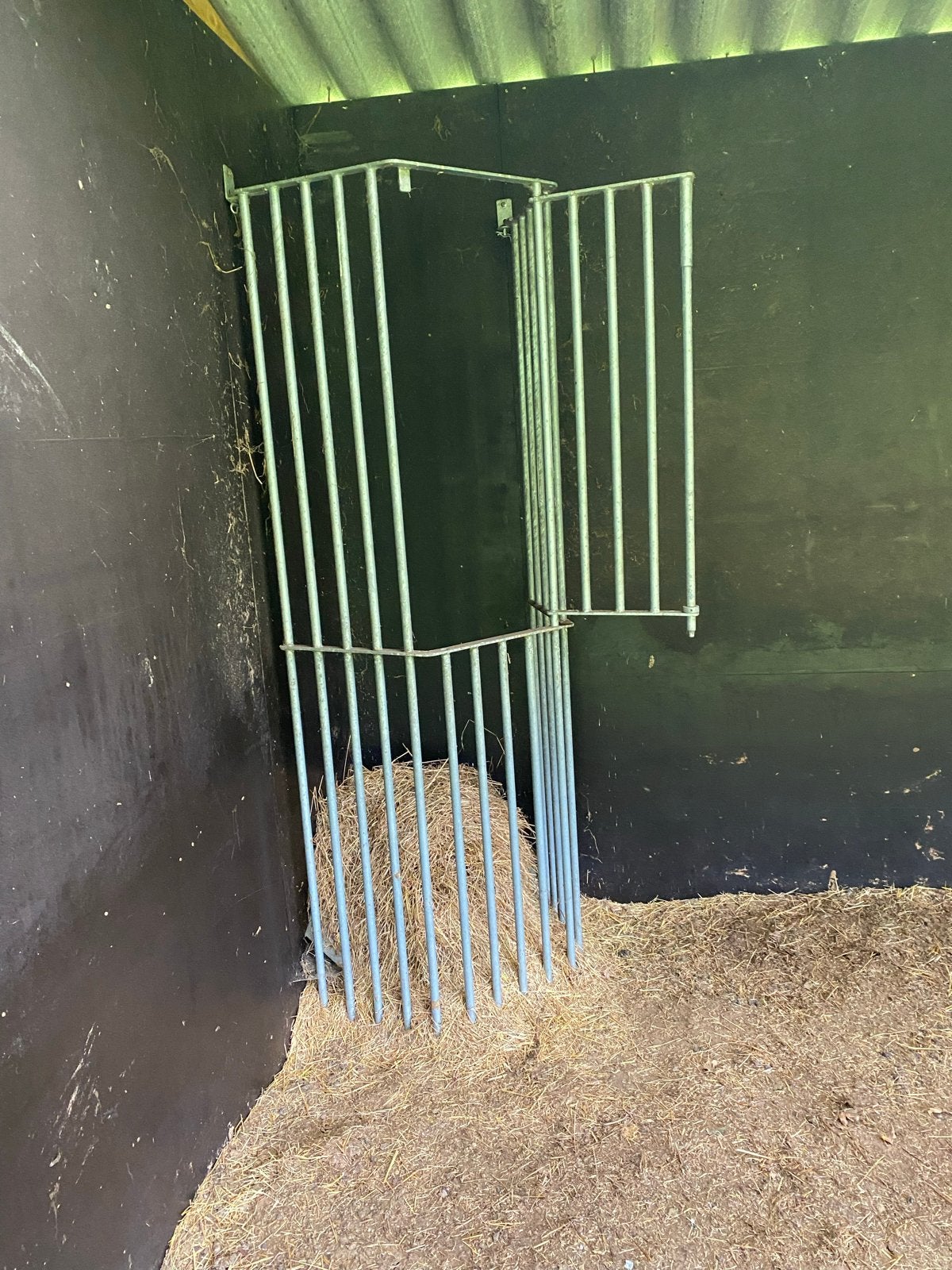 Hoek hooiruif / slowfeeder 2 meter hoog, Ophalen, Gebruikt