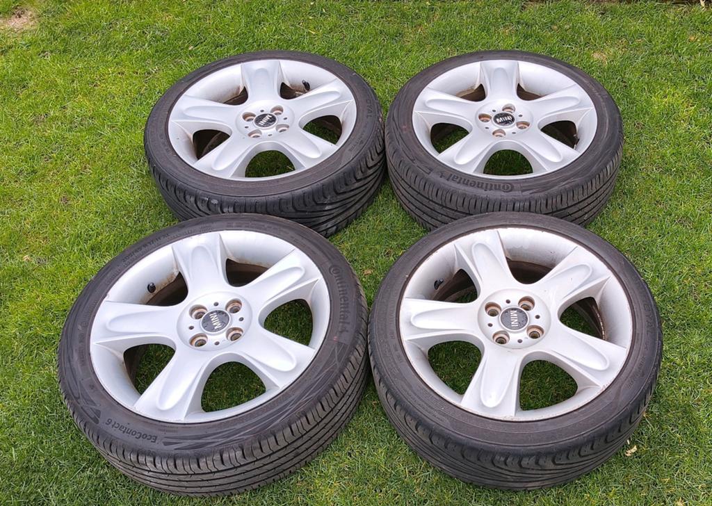 Mini zomerset 17 inch & Winterset 15 inch, Auto-onderdelen, Banden en Velgen, Ophalen, Banden en Velgen, 17 inch, 205 mm