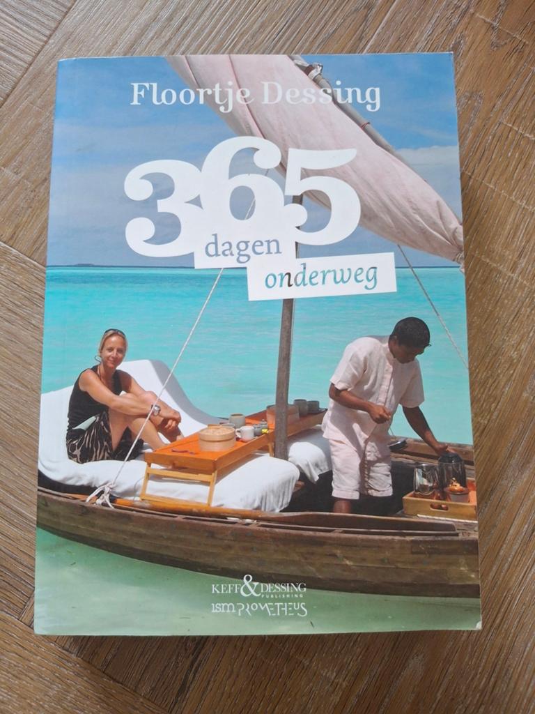 Floortje Dessing - 365 dagen onderweg, Boeken, Ophalen of Verzenden, Reisgids of -boek, Floortje Dessing, Gelezen