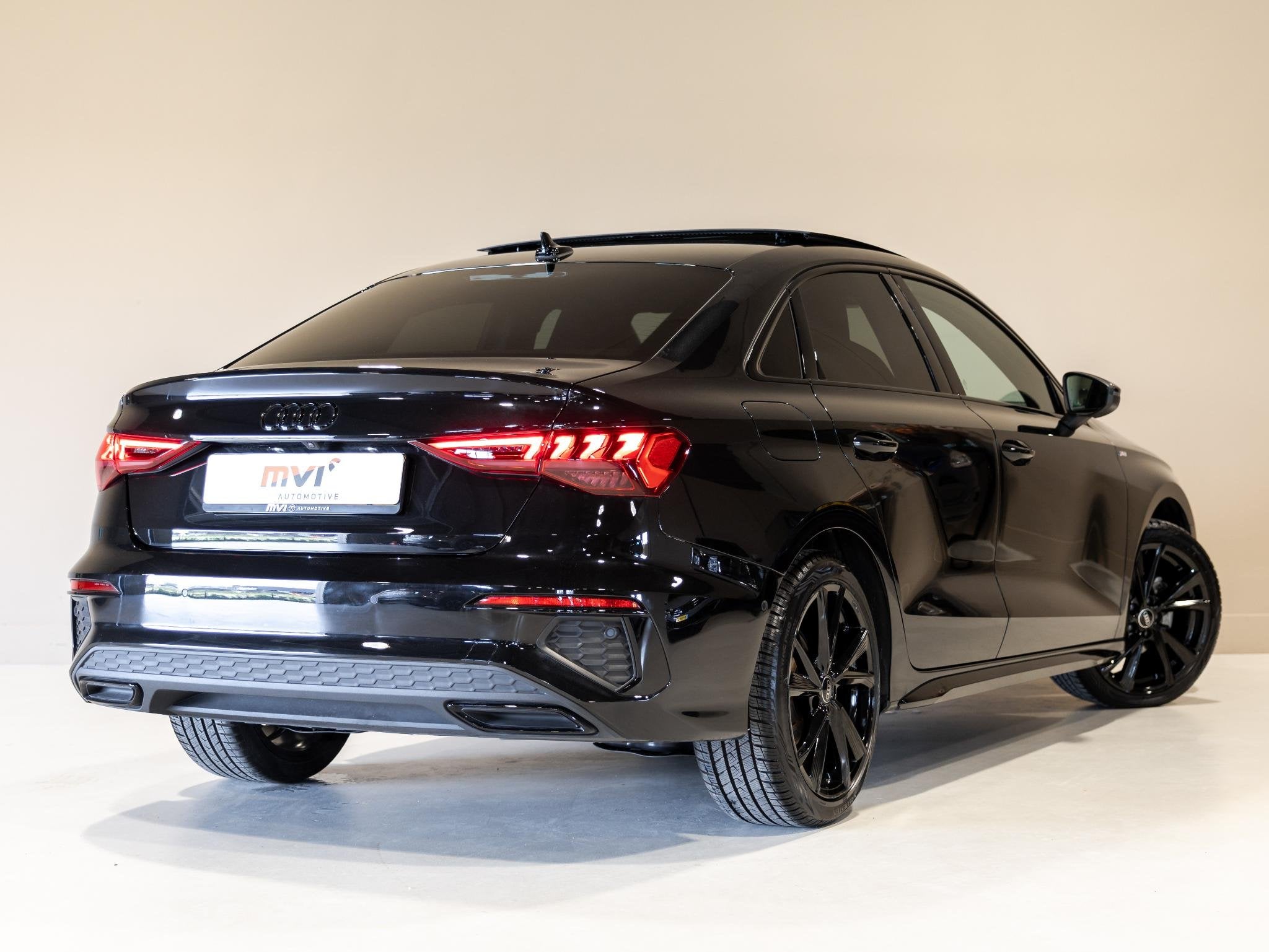 Audi A3 Limousine 35 TFSI S-Line edition / 150pk / NAP / Pan, Auto's, Dealer onderhouden, Parkeerassistent, 4 cilinders, Leder en Stof