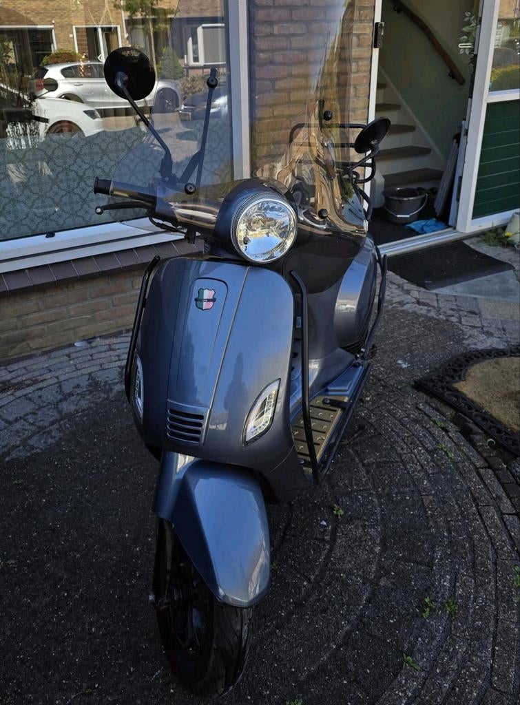 GTS Toscana Scooter uit 2019, Ophalen, Gebruikt, Benzine, Overige merken