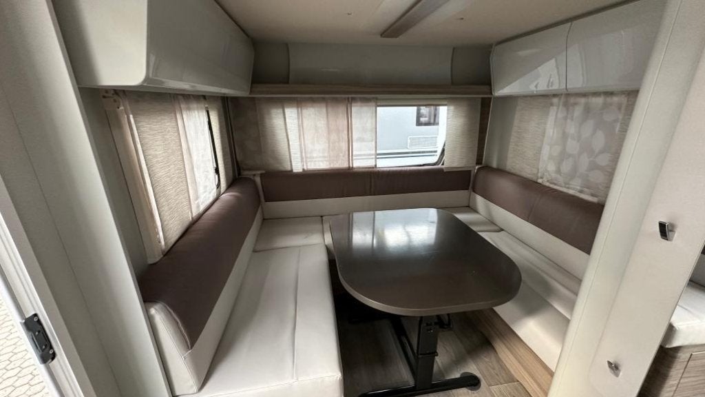 Bürstner Averso Plus 520 TL Enkele bedden + Hefbed, Serviceluik, Rondzit, 2 aparte bedden, Bedrijf