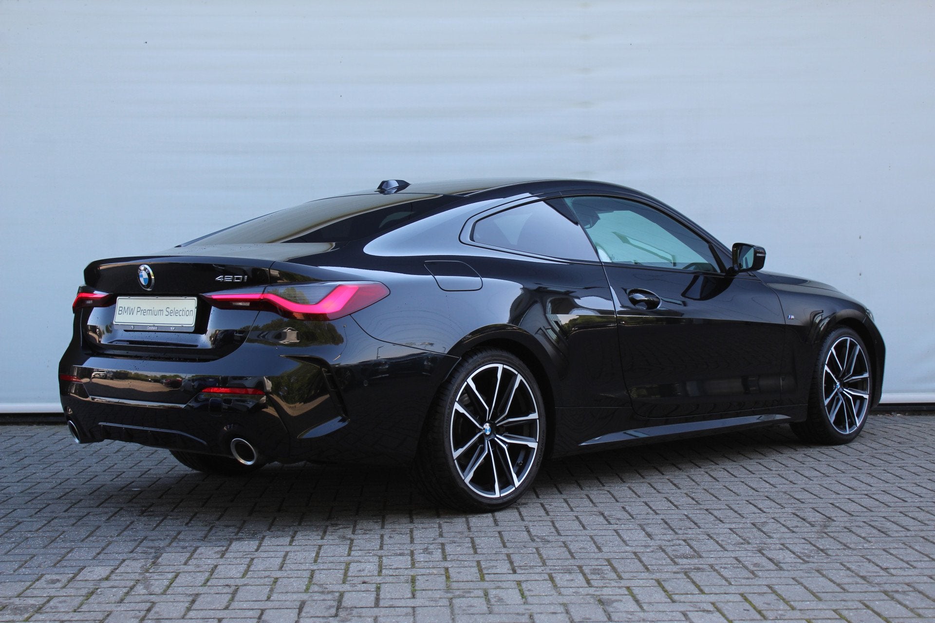 BMW 4 Serie Coupé 420i M Sport Automaat / Achteruitrijcamer, Auto's, BMW, Gebruikt, Met garantie (alle), 4 stoelen, Zwart