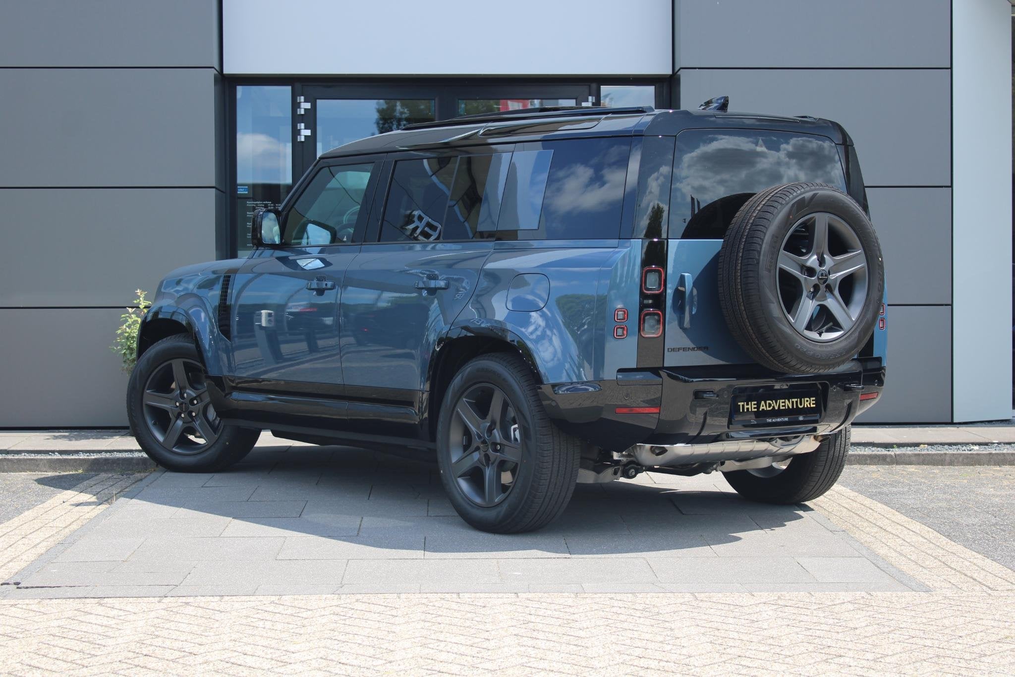 Land Rover Defender 110 P300e Dynamic SE | Pano | Koelvak |, Auto's, Automaat, Gebruikt, Euro 6, Met garantie (alle)