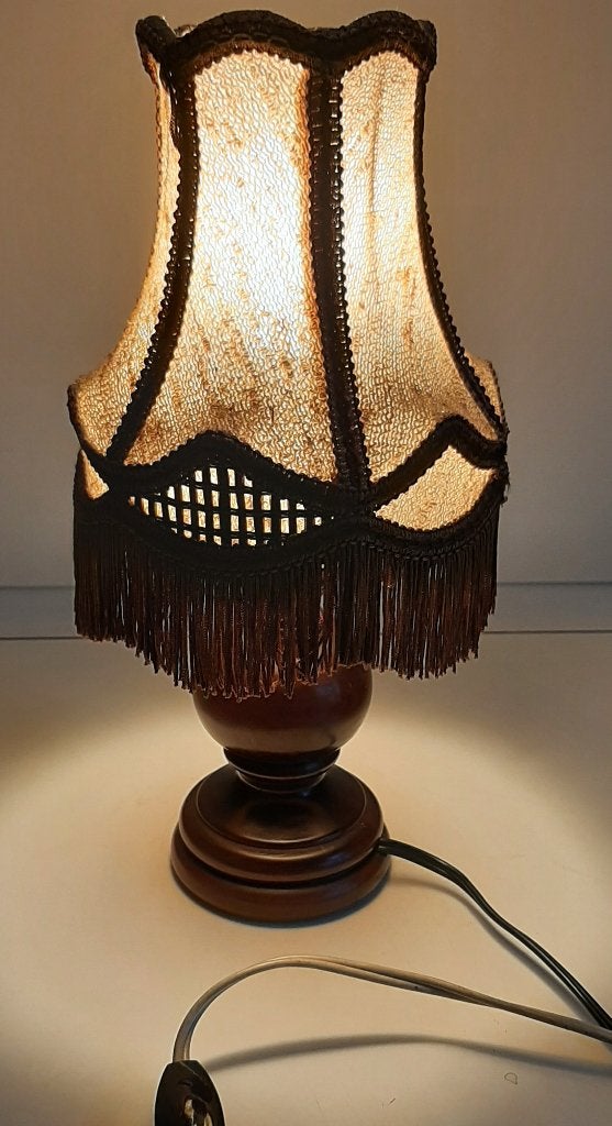 klassiek tafellampje / of nachtkast lampje, Ophalen, Hout, Schemerlamp, Klassiek