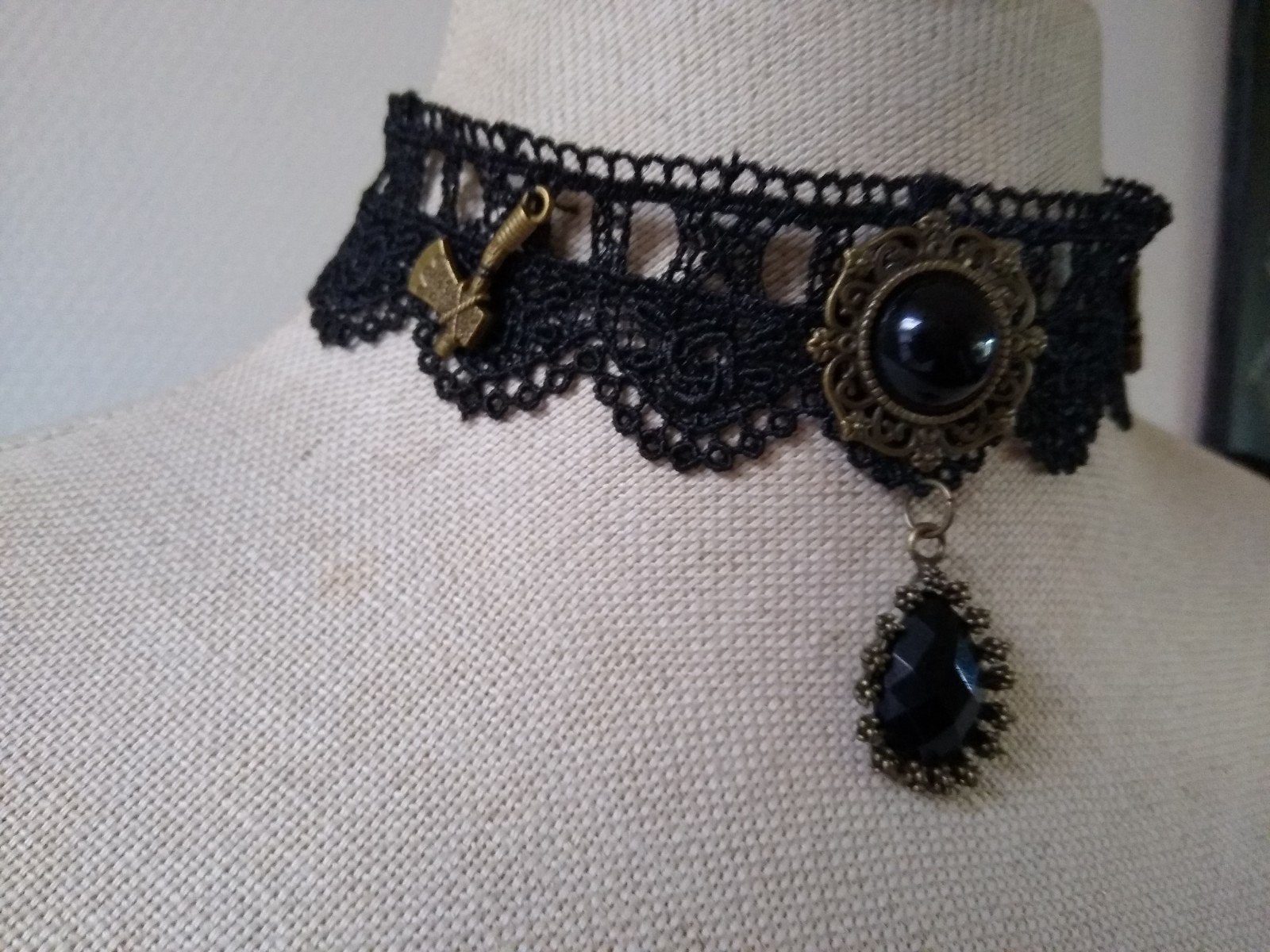 Unieke zwarte Gothic kanten choker bronskleurige bijlen axe, Overige materialen, Verstelbaar, Zwart, Nieuw