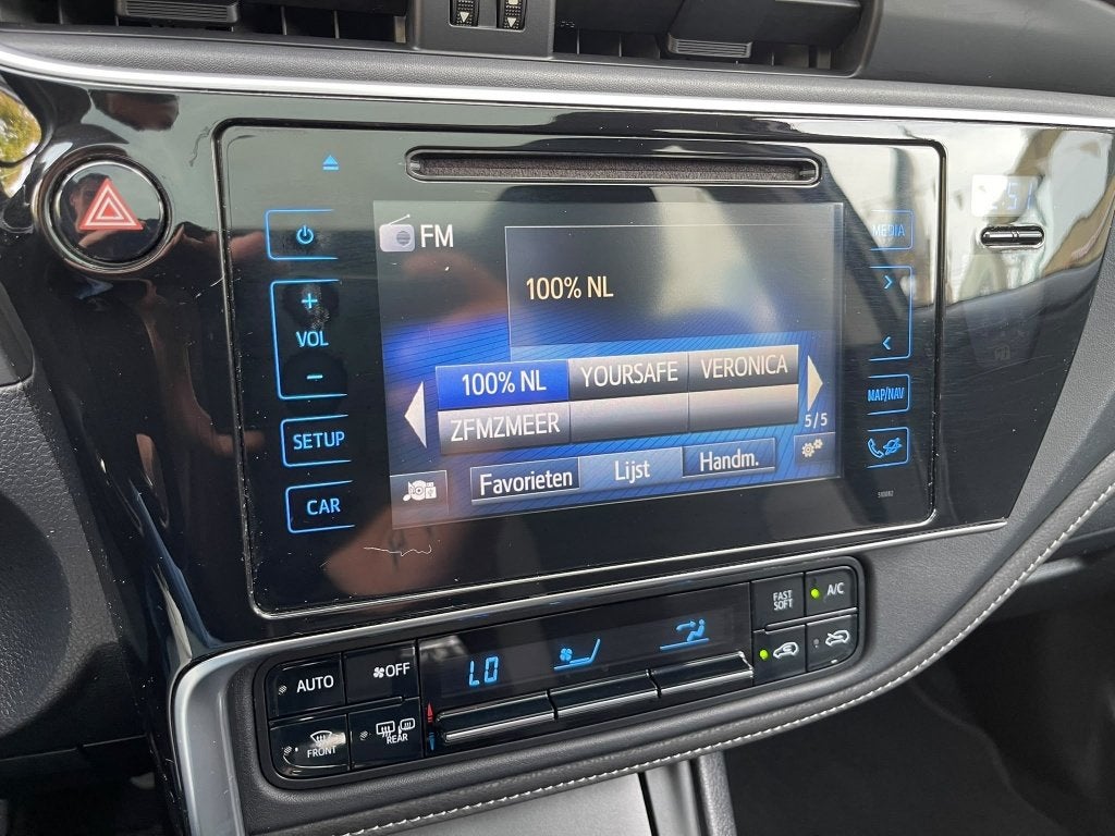 Foto 10 van Toyota Auris Touring Sports 1.2T Business Pano Trekhaak Navi
