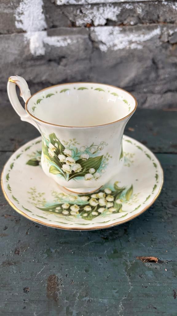 Vintage Royal Albert Lelietje-van-dalen theekop en schotel, Ophalen of Verzenden