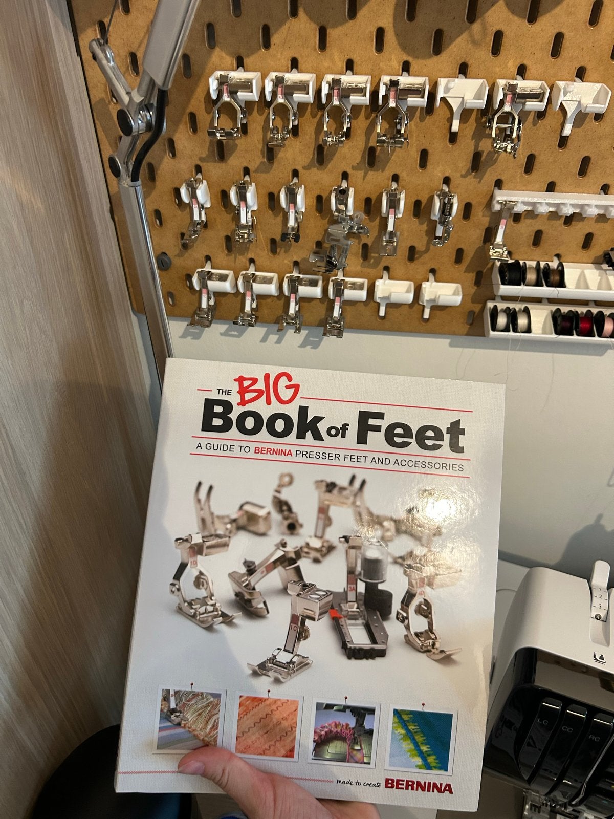 Bernina Big Book of Feet - Handleiding naaivoeten, Hobby en Vrije tijd, Naaimachines en Toebehoren, Verzenden, Gebruikt, Toebehoren