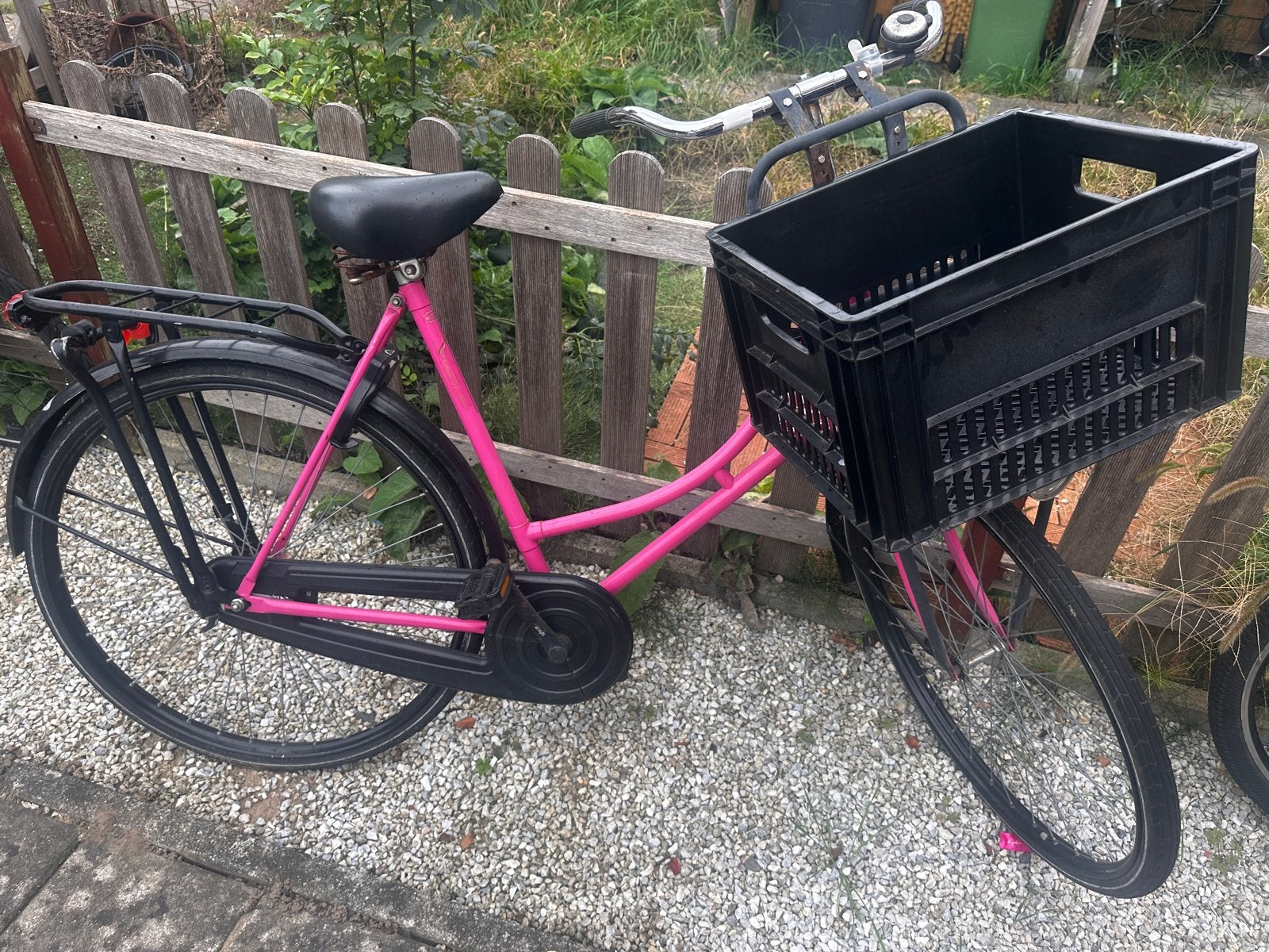 Roze omafiets met krat - Ideaal voor korte ritjes!, Ophalen, Gebruikt, Terugtraprem