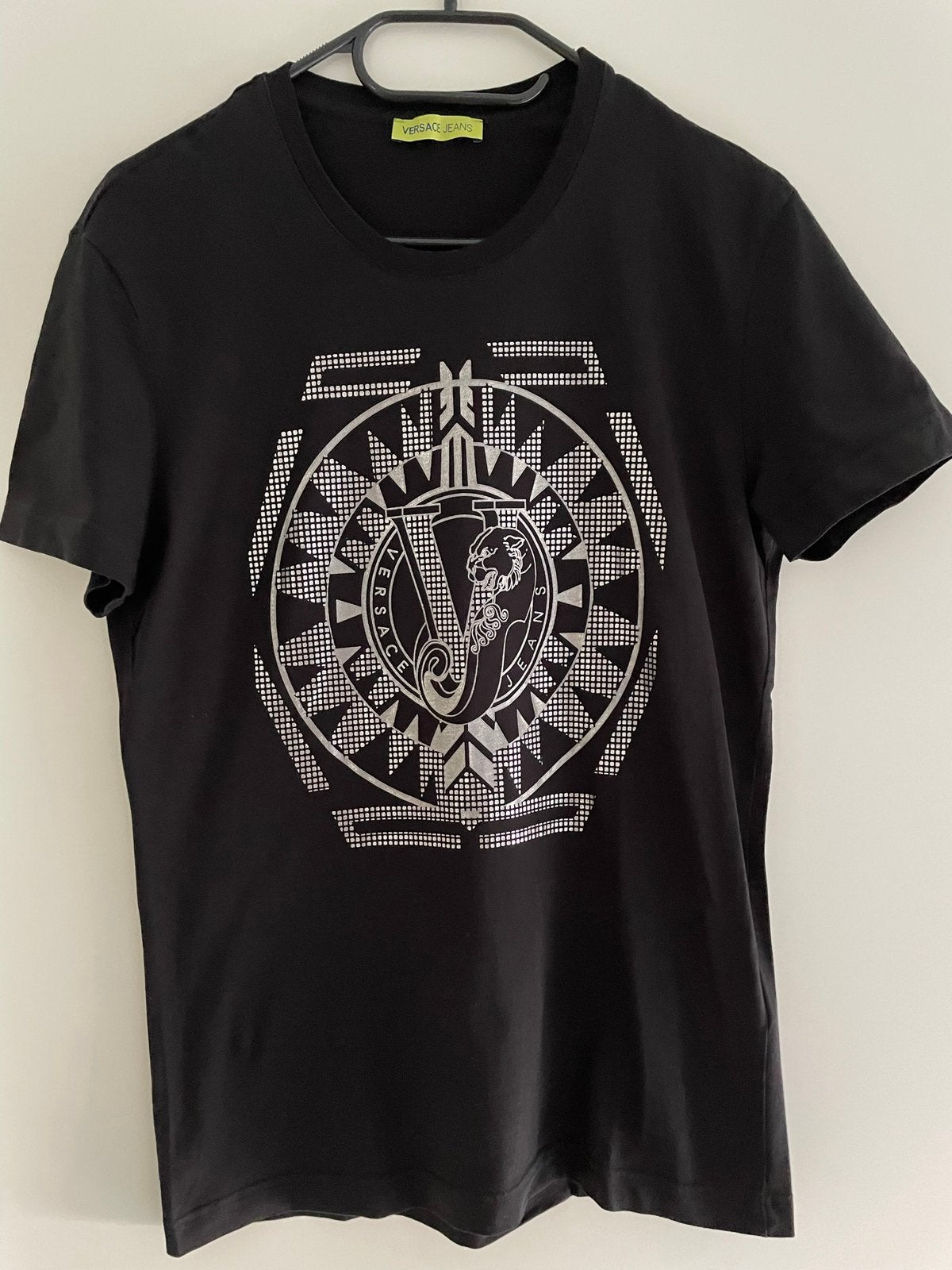 Versace jeans shirt met leuke opdruk maat xs, Kleding | Heren, Ophalen of Verzenden, Zo goed als nieuw, Maat 46 (S) of kleiner