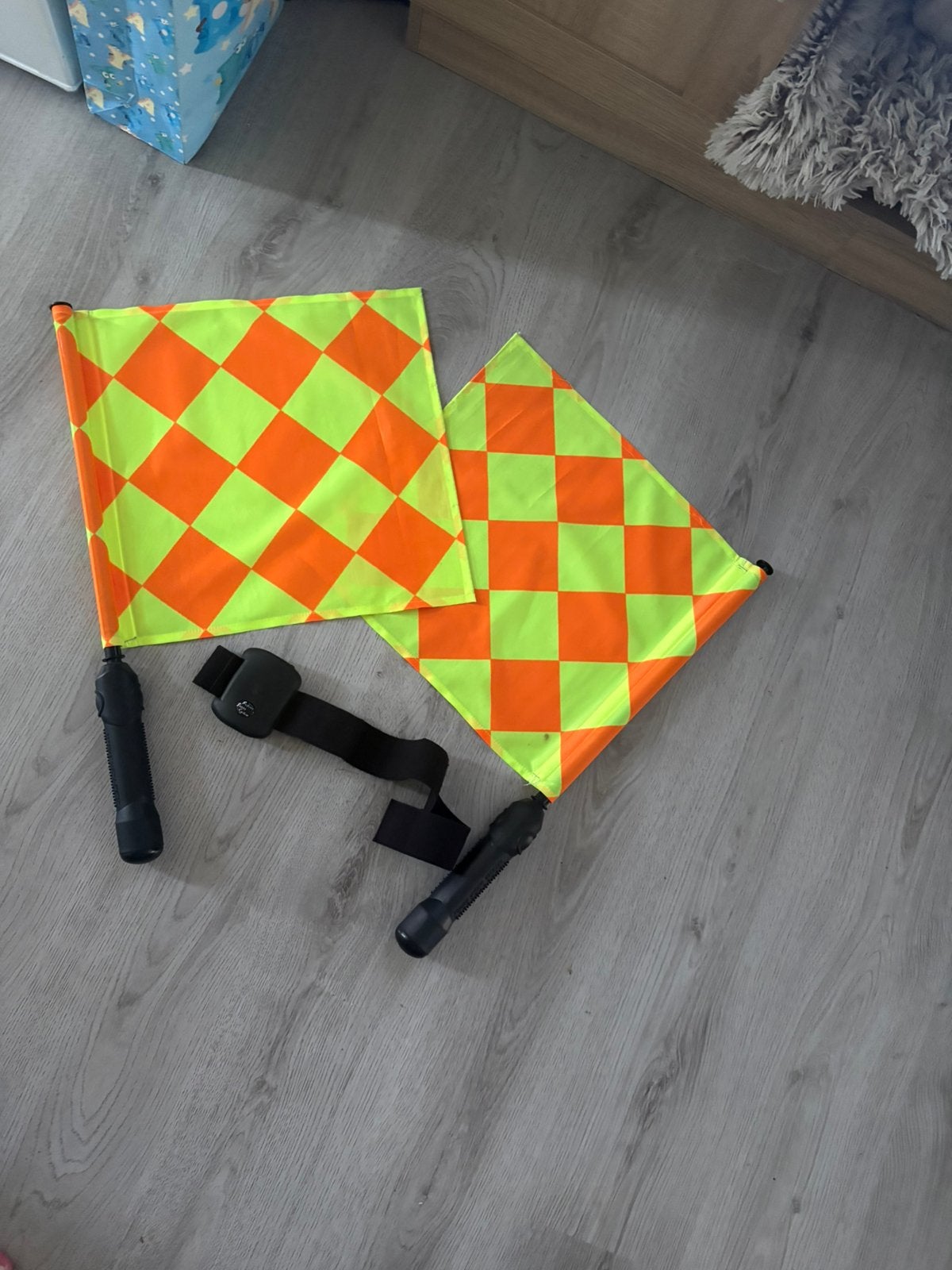 Piepvlaggen voor scheidsrechters, Eén persoon