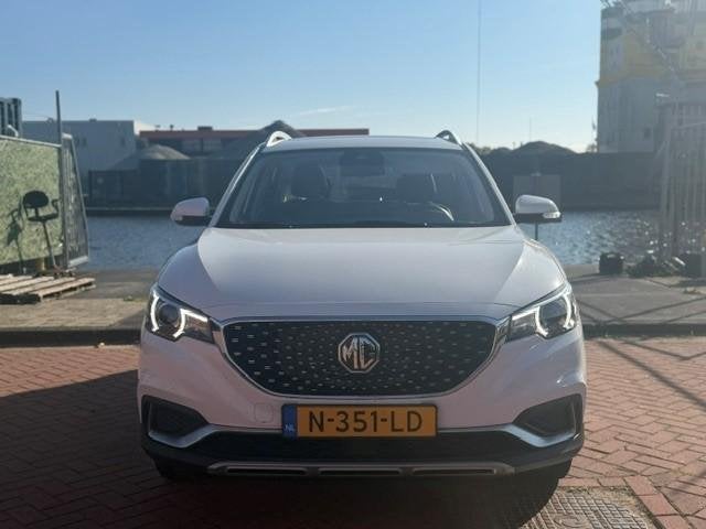 MG ZS EV Luxury 45 kWh | Panoramadak | Camera | Navi | CarPl, Auto's, Gebruikt, 143 pk, ZS, 1507 kg