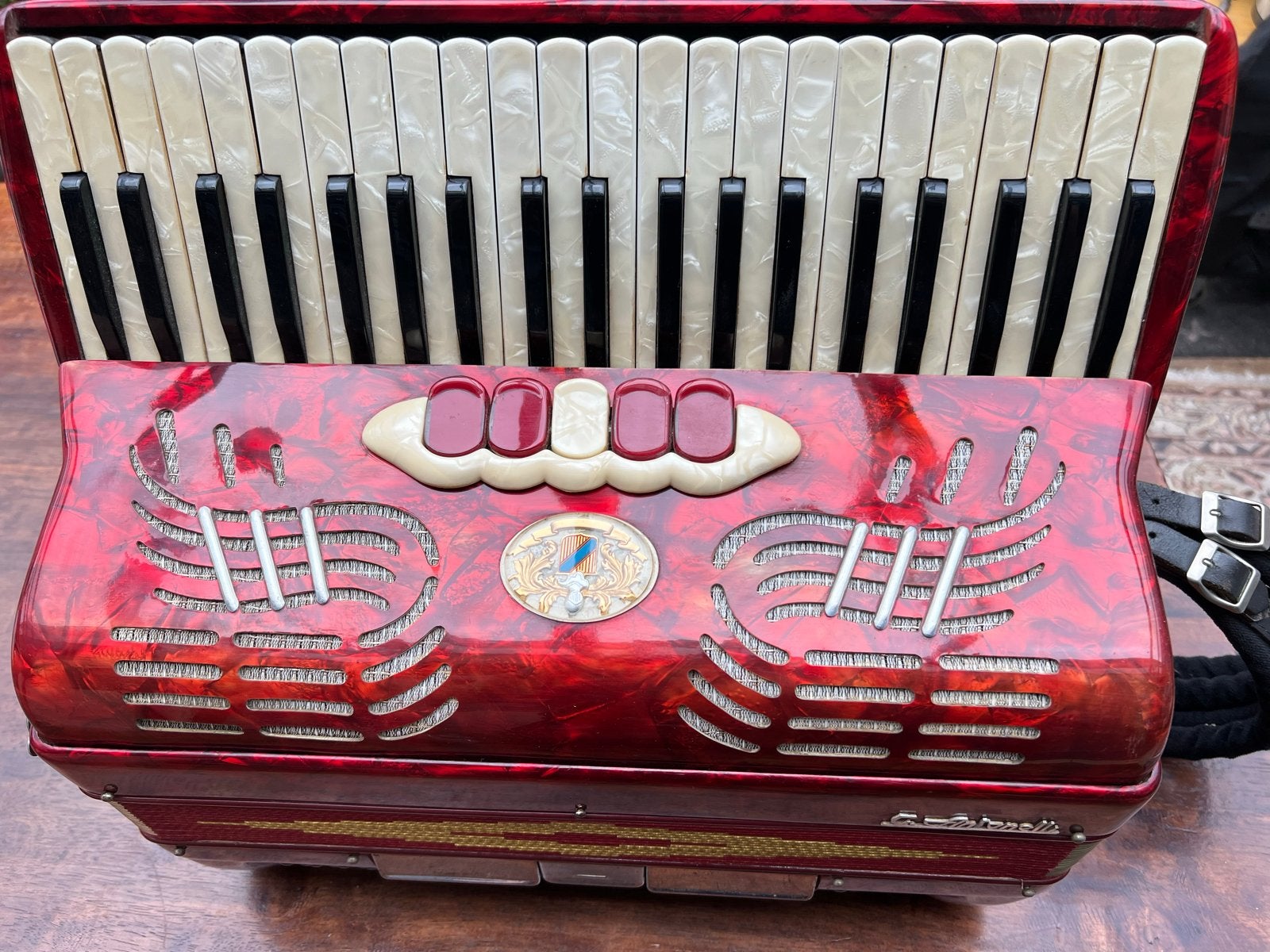 Antonelli 120 Bas Accordeon - Damesmodel, Zwevend Gestemd, Muziek en Instrumenten, Accordeons, Gebruikt, Toetsaccordeon, 120-bas
