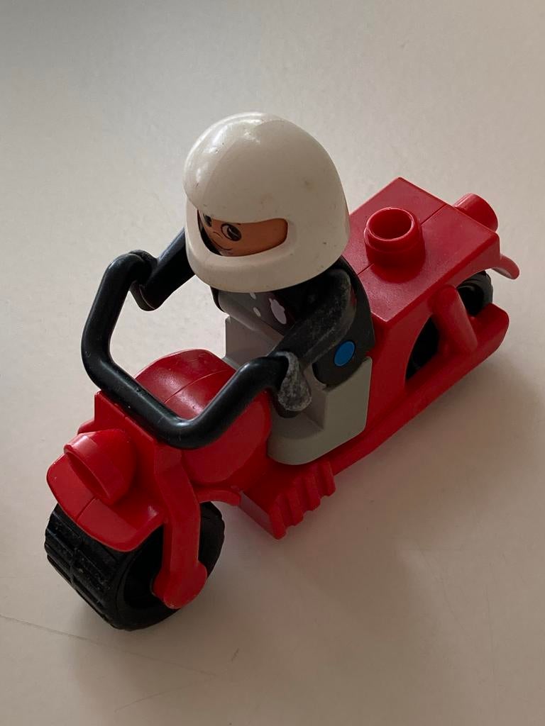 Duplo LEGO motor en race auto met rijders, Inclusief minifiguren, Overige thema's, Ophalen of Verzenden, Zo goed als nieuw