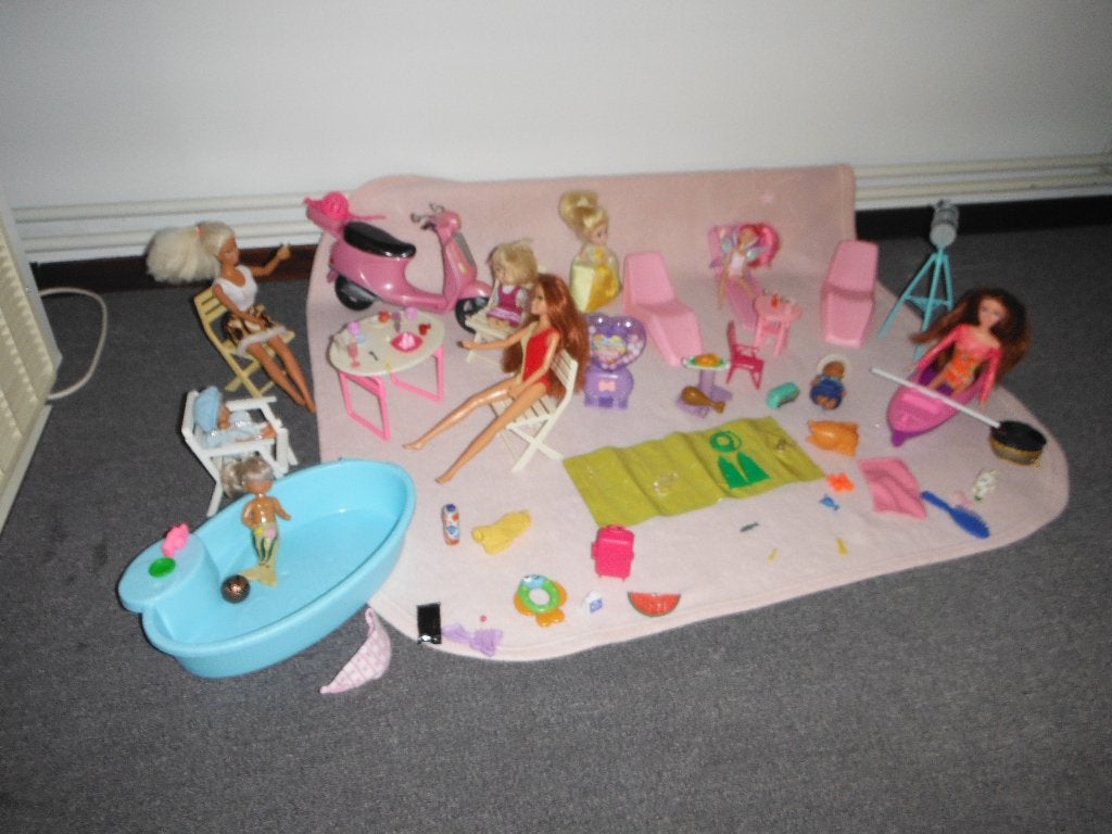 barbies met zwembad en r tuinset + kano  met acc hele adv, Kinderen en Baby's, Speelgoed | Poppen, Ophalen, Gebruikt, Barbie