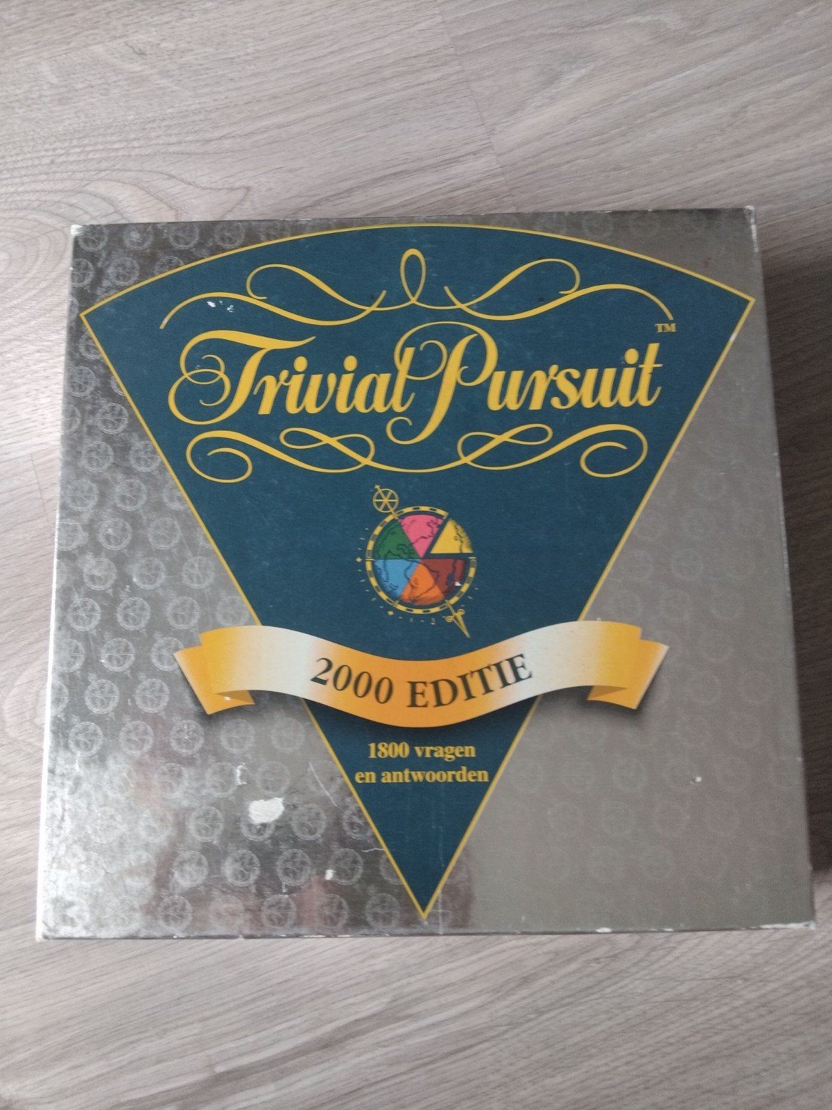 Trivial Pursuit 2000 Editie Bordspel, Hobby en Vrije tijd, Gezelschapsspellen | Bordspellen, Vijf spelers of meer, Ophalen of Verzenden
