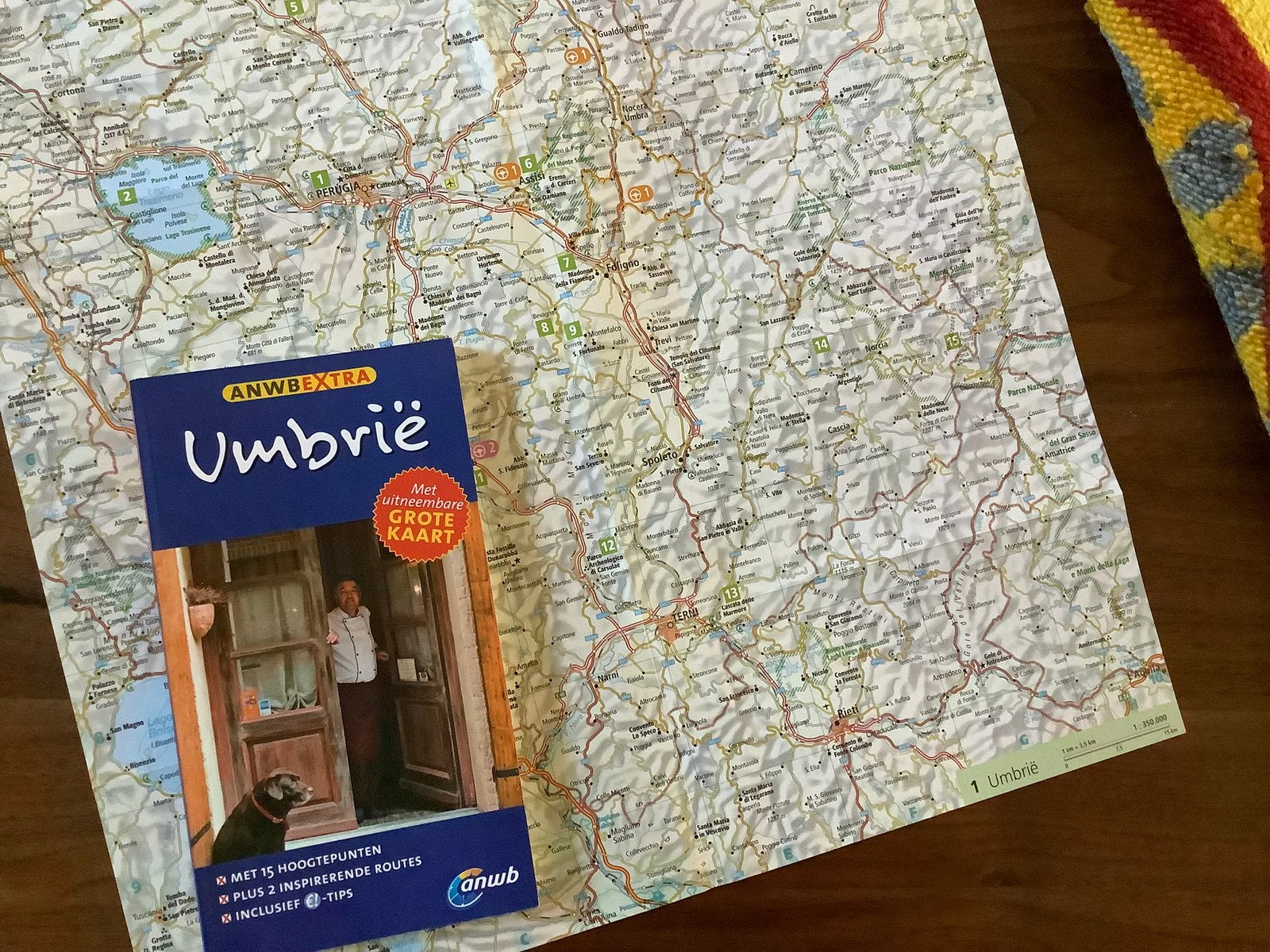 Umbrie Italie ANWB reisgids + kaart Toscane, Gelezen, Europa, Ophalen of Verzenden, Reisgids of -boek