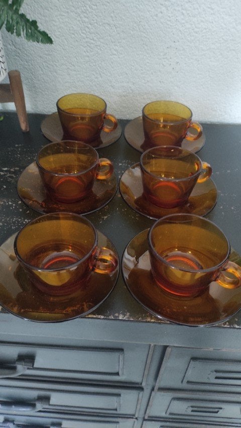 Vintage kop en schotel amberkleurig glas 6x, Huis en Inrichting, Gebruikt, Overige merken, Ophalen of Verzenden, Glas