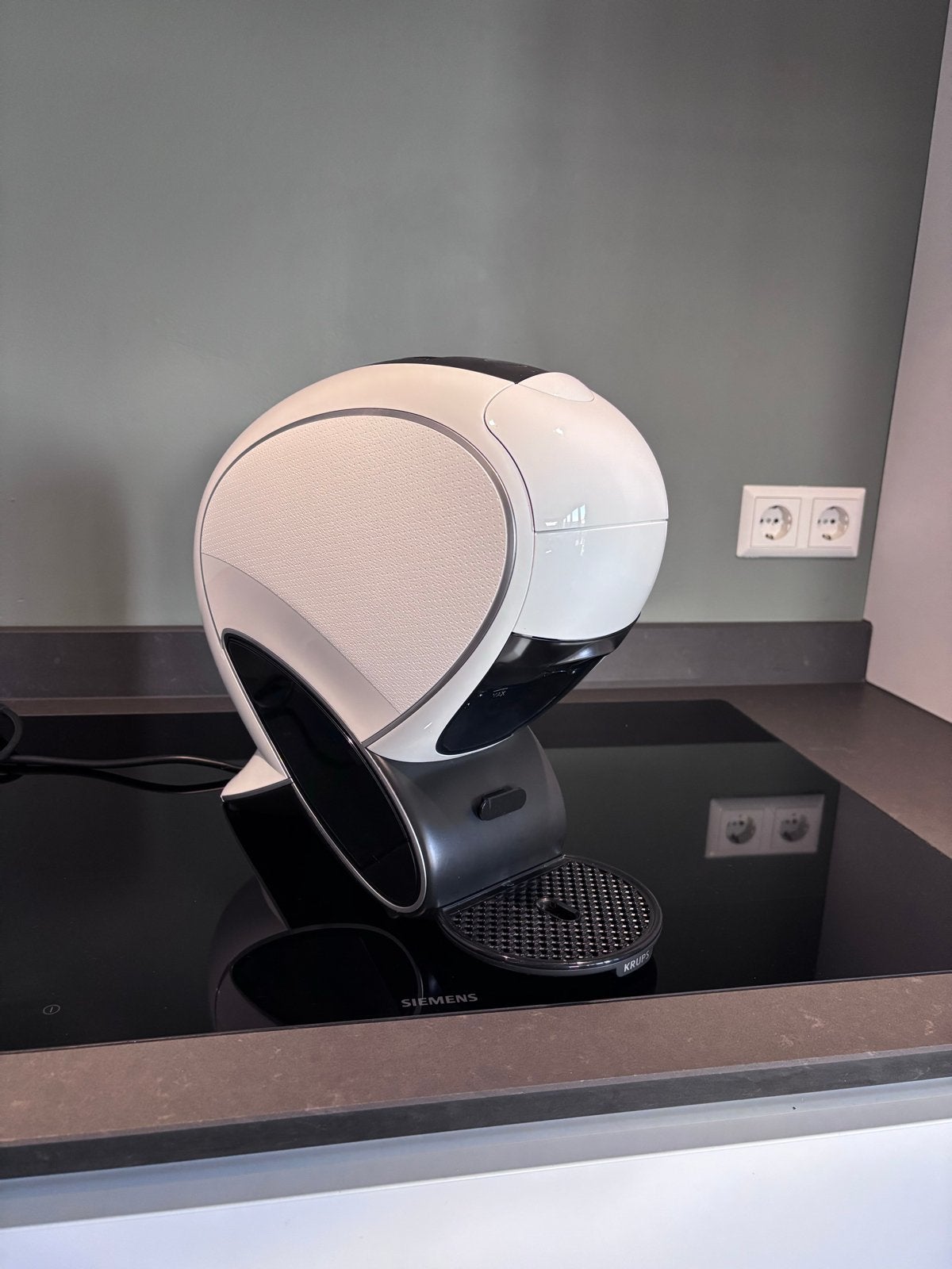 Krups Nescafé Dolce gusto neo LATTE, Witgoed en Apparatuur, Ophalen, Koffiemachine, Zo goed als nieuw, 2 tot 4 kopjes