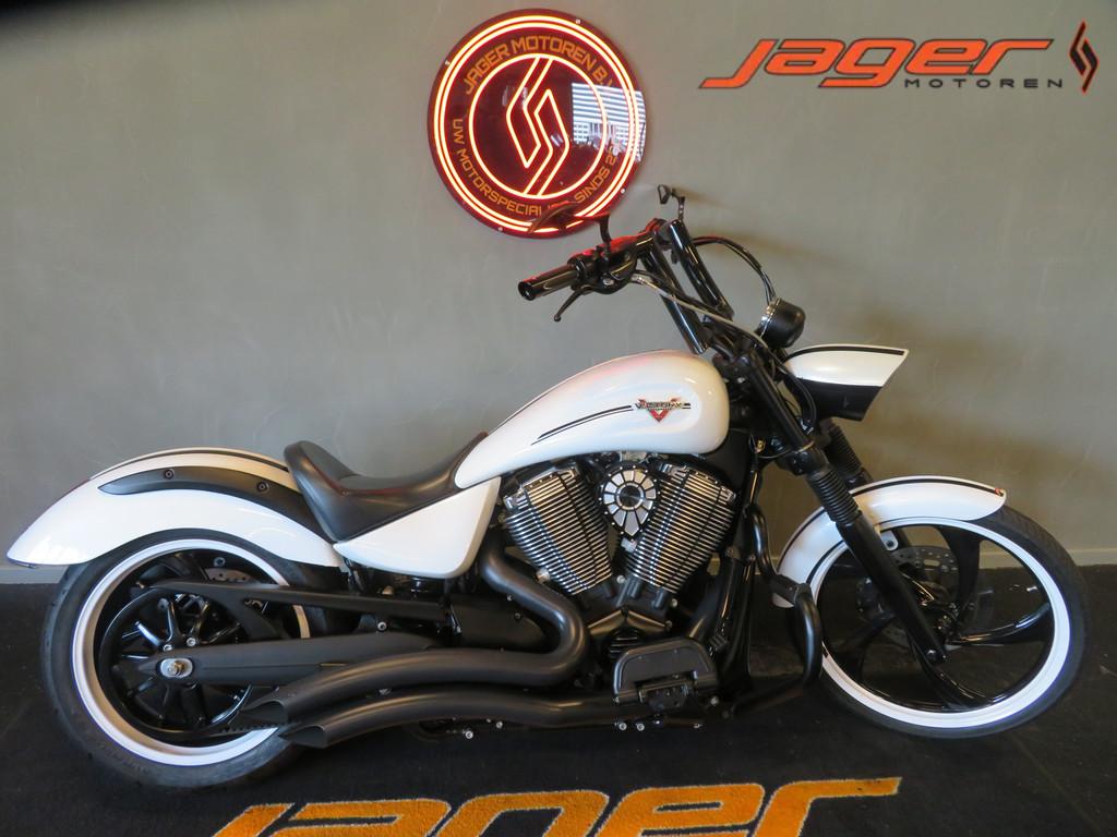 Victory VEGAS 8 BAL TOPSTAAT! SHORT CUTS (bj 2010), Motoren, Chopper, Bedrijf, VICTORY