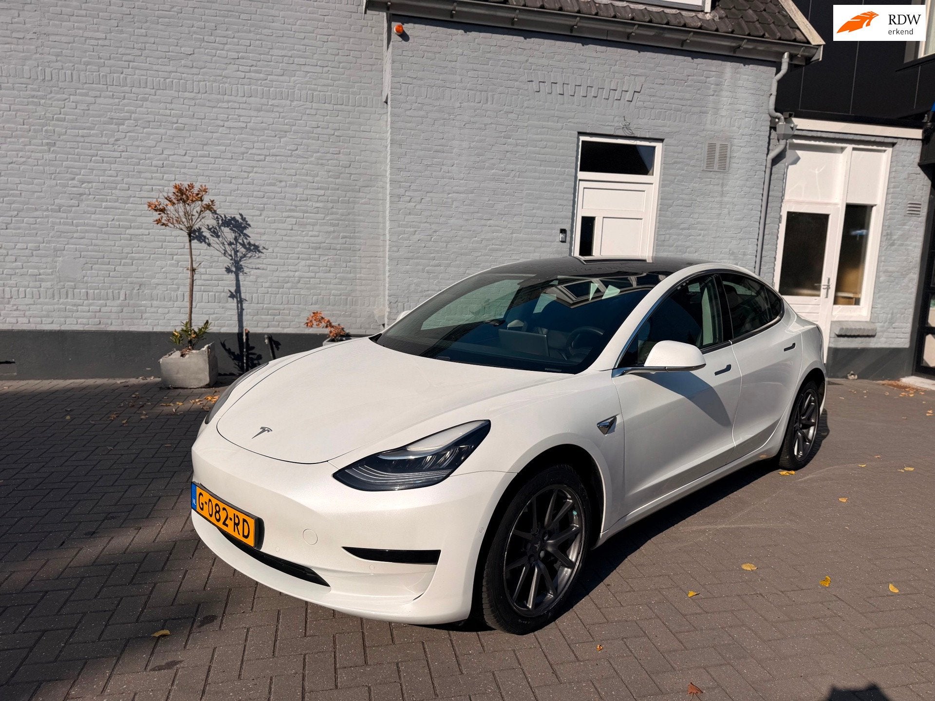Tesla Model 3 Standard RWD | 82% SOH | PANO | LEER |, Auto's, Automaat, Achterwielaandrijving, Gebruikt, Zwart