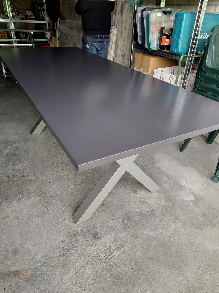 NW grijze eettafel met x poten, Huis en Inrichting, Tafels | Eettafels, Ophalen of Verzenden, Rechthoekig, 200 cm of meer, 50 tot 100 cm
