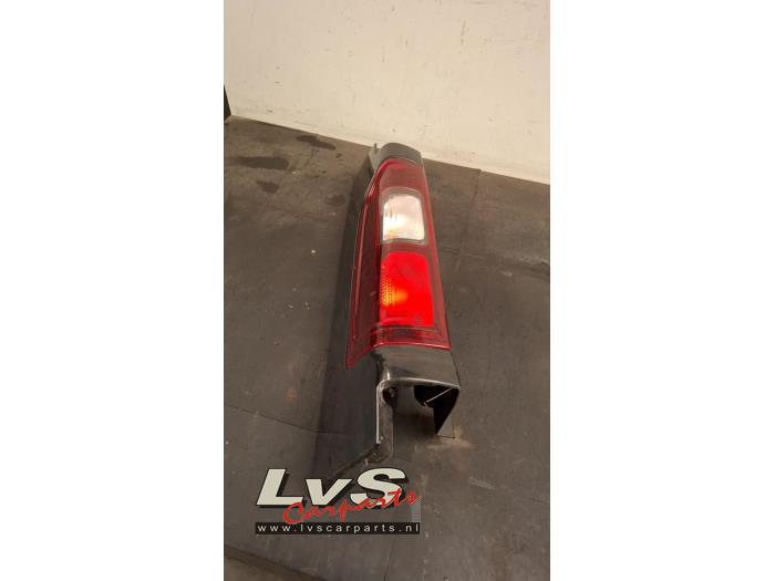 Achterlicht links van een Renault Trafic, Gebruikt, -, Renault, -
