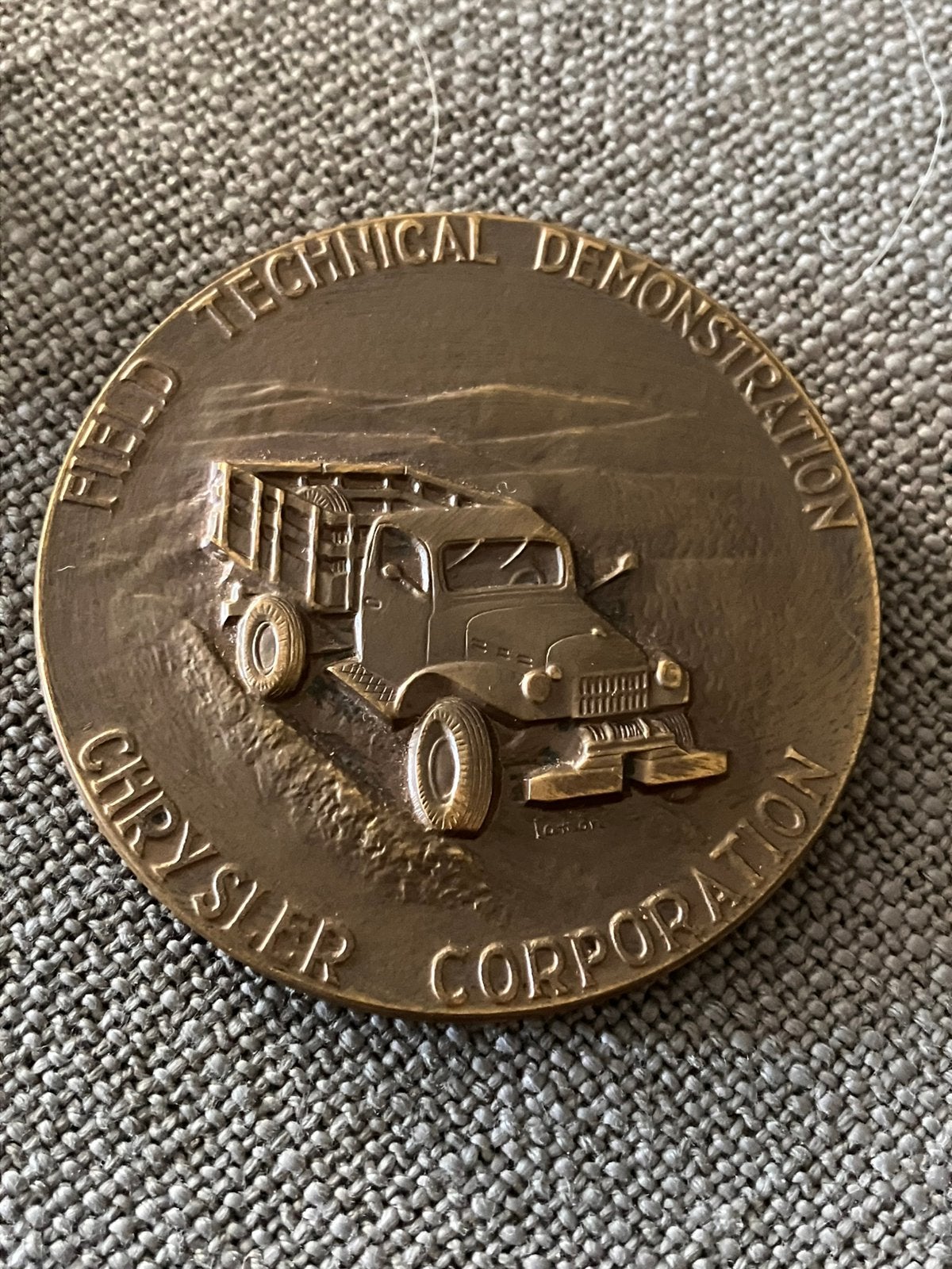 Bronzen Penning wo2 dodge wc truck chrysler wc 12  wc 51, Ophalen of Verzenden, Landmacht, Overige typen
