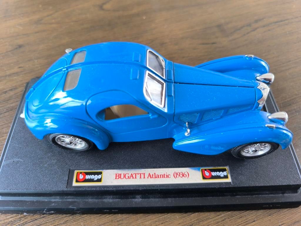 Bugatti Atlantic 1936 modelauto - Blauw - Burago, Ophalen of Verzenden, Zo goed als nieuw, Auto, Bburago