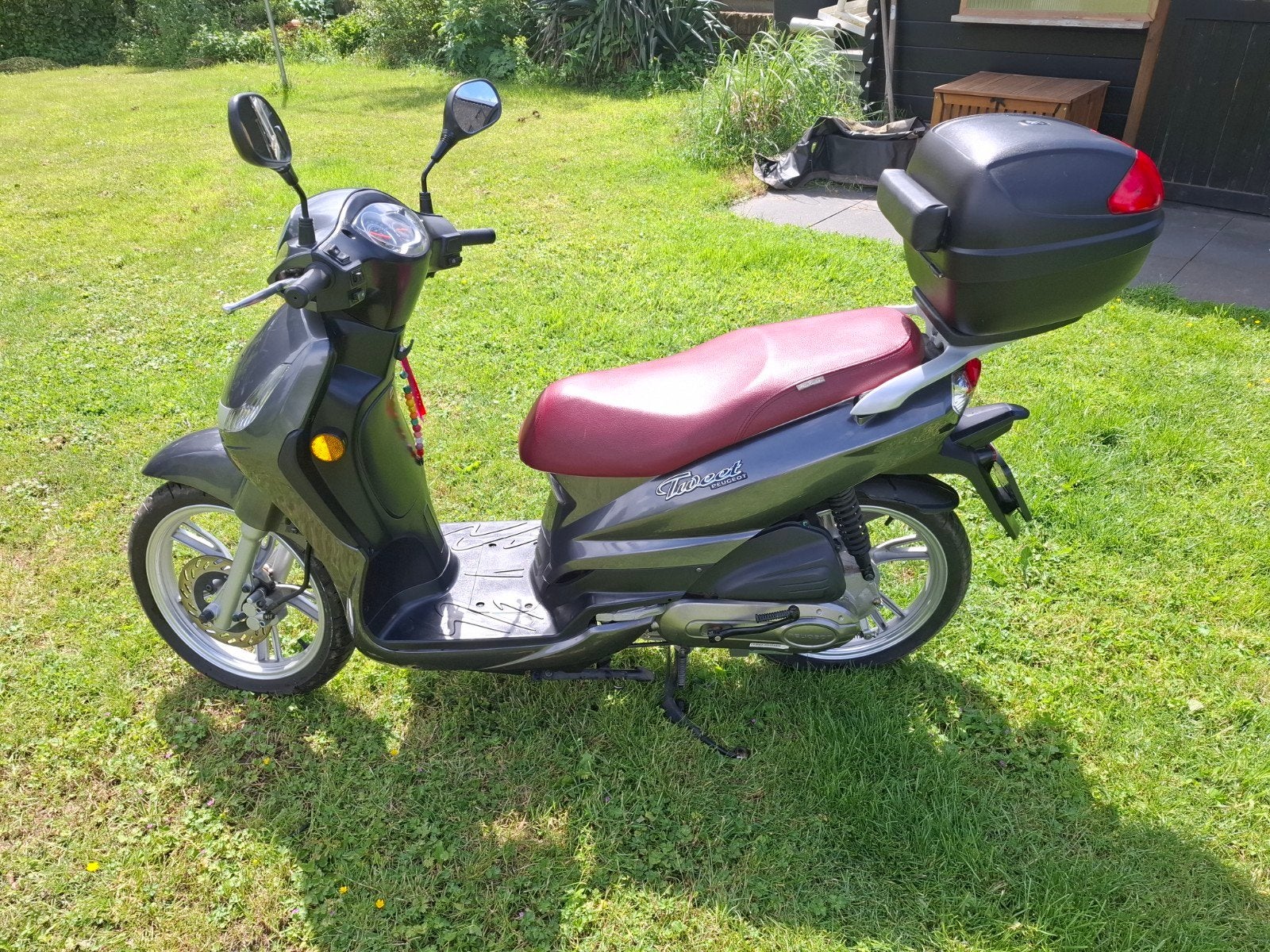 Peugeot Tweet brommer weinig km topstaat, Fietsen en Brommers, Scooters | Peugeot, Ophalen, Gebruikt, Benzine, Overige modellen