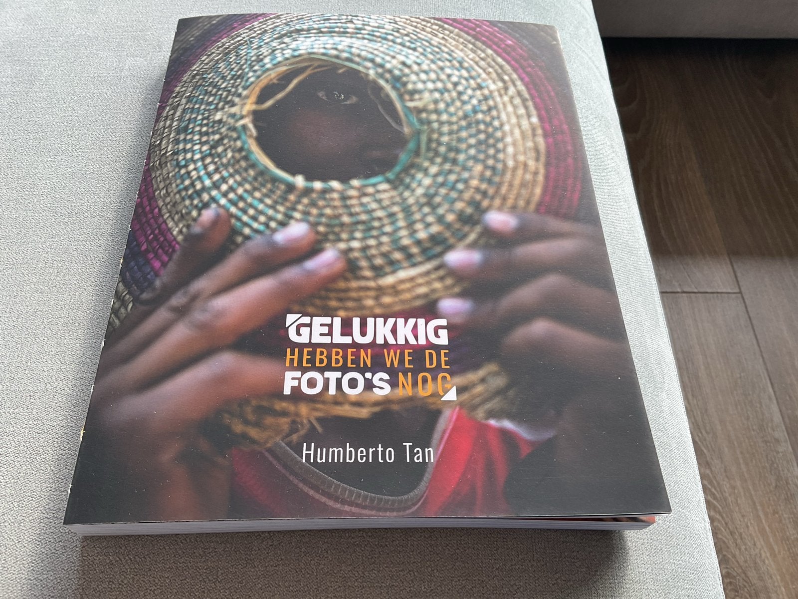 Magazine Gelukkig hebben we de foto's nog - Humberto Tan, Boeken, Ophalen of Verzenden, Nieuw, Fotografie algemeen