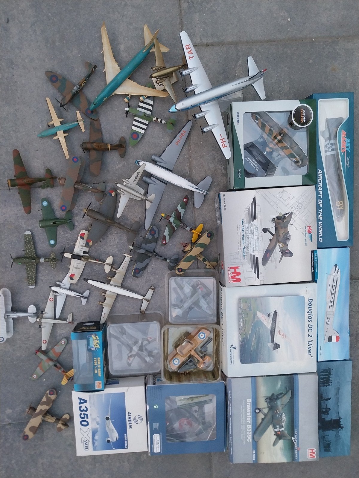 Model vliegtuigjes en wat treintjes liefst in ze geheel weg, Hobby en Vrije tijd, Modelbouw | Vliegtuigen en Helikopters, Ophalen