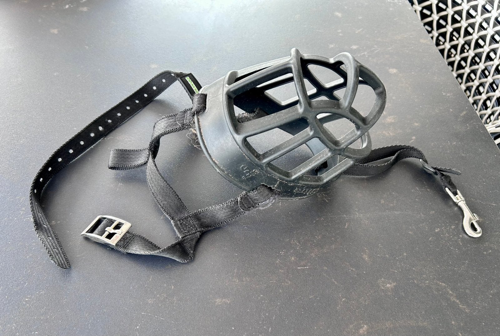 Muilkorf Baskerville Ultra maat 5, Dieren en Toebehoren, Honden-accessoires, Ophalen of Verzenden, Zo goed als nieuw, Muilkorf
