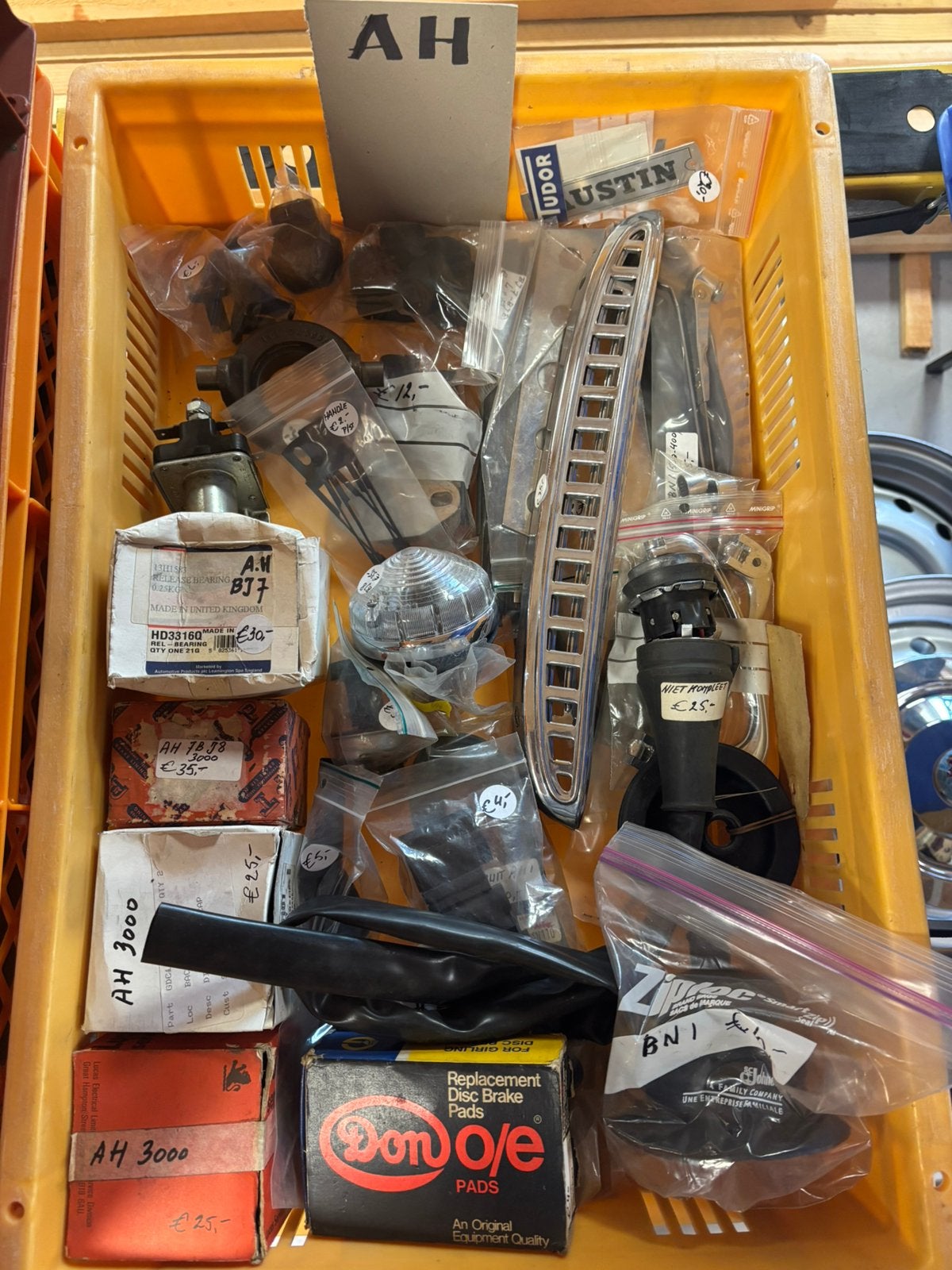 Krat 13 / te koop: oldtimer onderdelen van Austin Healey, Auto-onderdelen, Ophalen of Verzenden, Nieuw, Oldtimer onderdelen