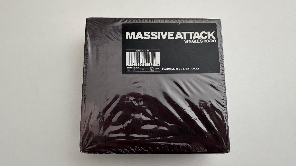 Massive Attack Singles 90/98 - Factory sealed, Cd's en Dvd's, Cd's | Pop, Ophalen of Verzenden, Nieuw in verpakking