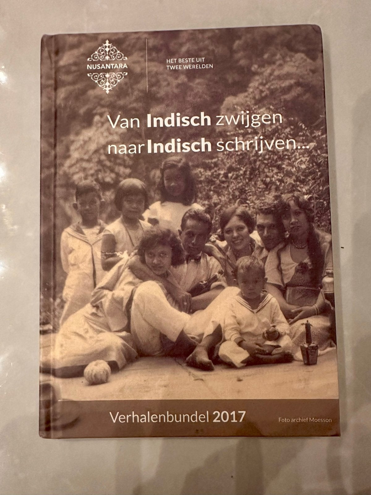 Van Indisch zwijgen naar Indisch schrijven Verhalenbundel, Ophalen of Verzenden, Zo goed als nieuw, Nederland