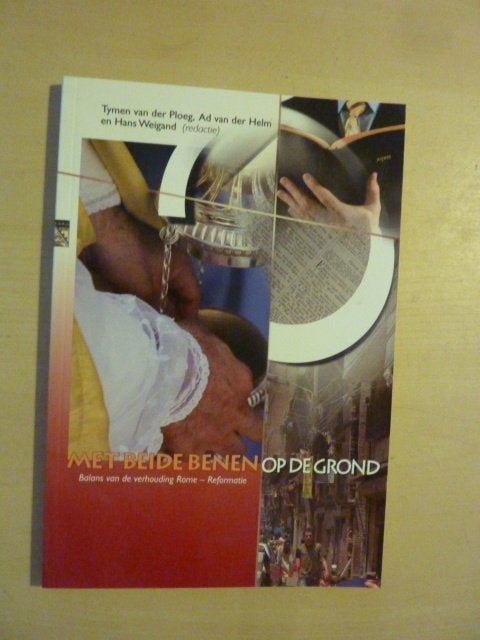 T. van der Ploeg ea - Met beide benen op de grond, Boeken, Ophalen of Verzenden, Zo goed als nieuw