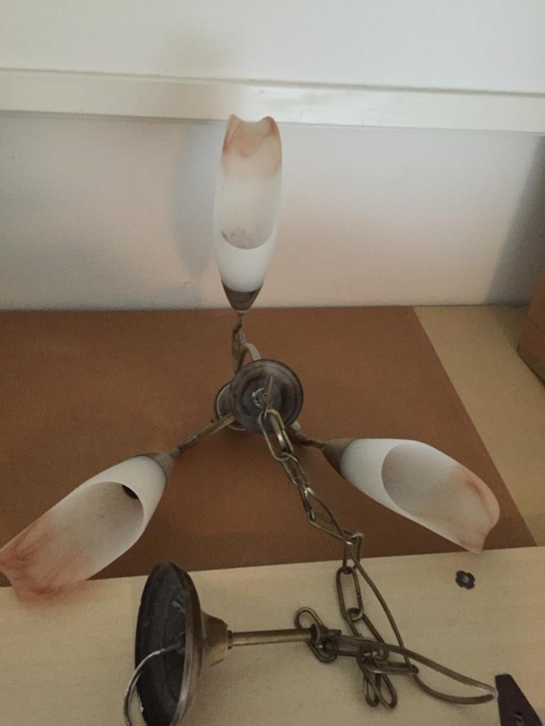 Vintage Kroonluchter met 3 of 5 glazen kappen, Huis en Inrichting, Lampen | Kroonluchters, Ophalen, Zo goed als nieuw, Metaal