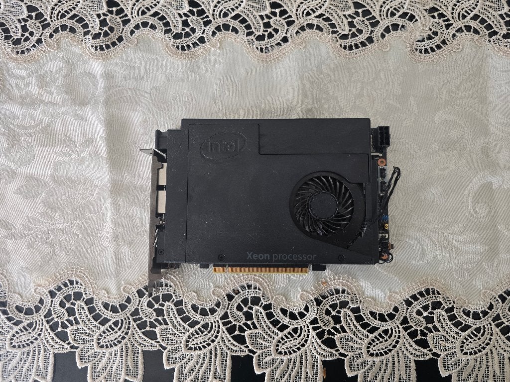 Intel NUC BKNUC9VXQNB., Computers en Software, Ophalen of Verzenden, Zo goed als nieuw, SSD