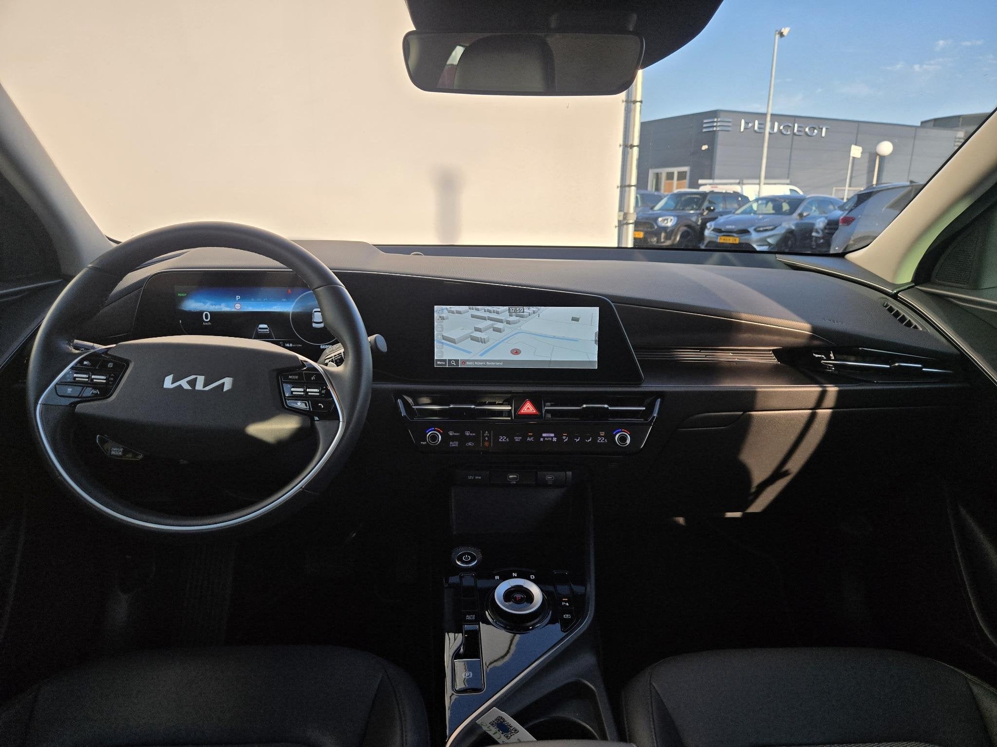 Kia Niro EV DynamicLine 64.8 kWh NL-AUTO | NAVI | CAMERA | 1, Gebruikt, 750 kg, 1657 kg, Leder en Stof