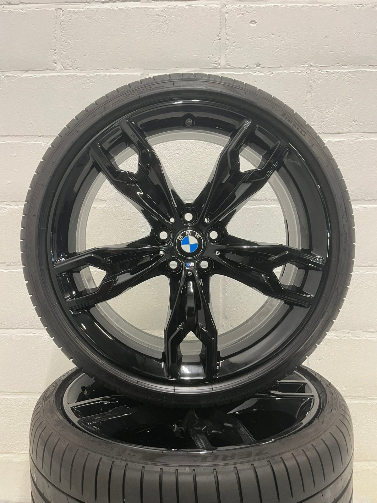 20 INCH BMW 668M BLACK ORIGINEEL 5 SERIE G30 G31 ZOMERSET, Ophalen, 245 mm, Banden en Velgen, 20 inch