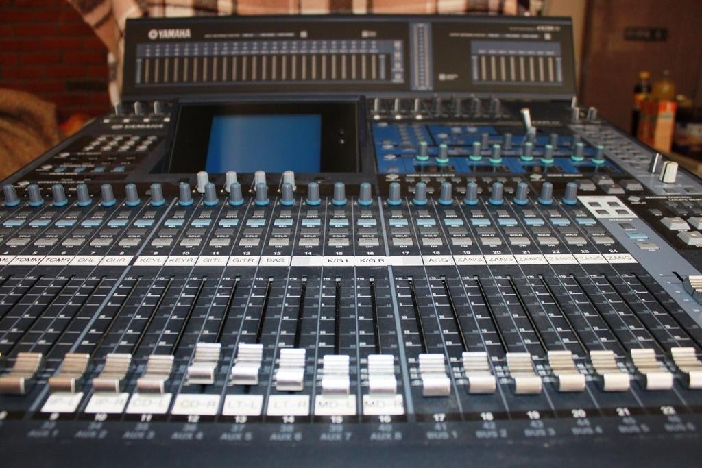 Yamaha 02R 96V2 1x Waves Y56K, Ophalen, Gebruikt, 20 kanalen of meer, Microfooningang