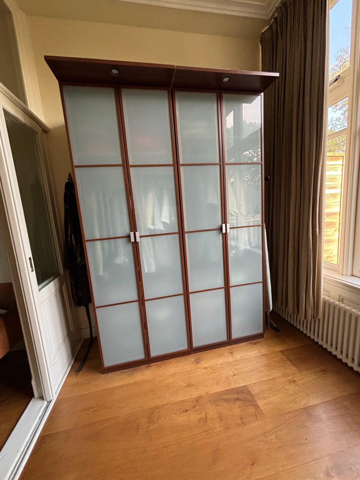 Twee ruime kledingkasten met glazen deuren en verlichting, Huis en Inrichting, Ophalen, 200 cm of meer, 150 tot 200 cm, Zo goed als nieuw